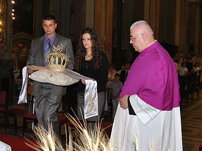 vecernja_donos krune-m